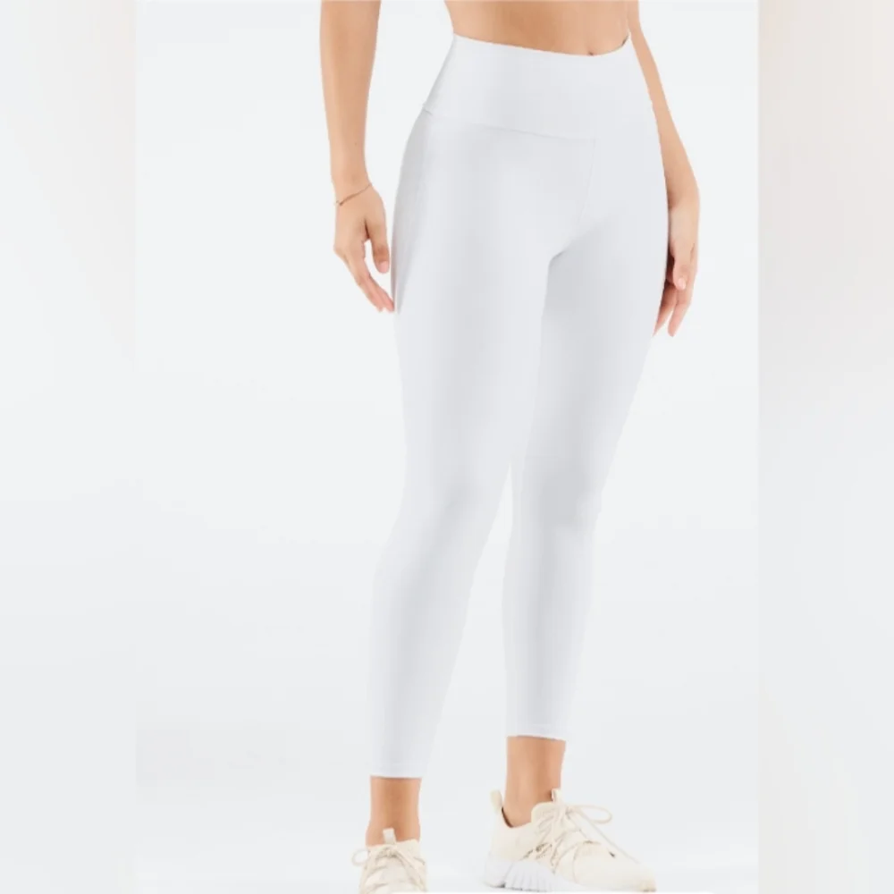 Fabletics,Trendy, Powder hold, 7/8 leggings, size medium, color white - Picture 3 of 7